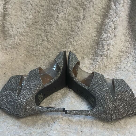 Christian Siriano Silver Shimmer strappy 3.5" Heels Open Toe Ankle Strap SZ12 - Picture 5 of 9